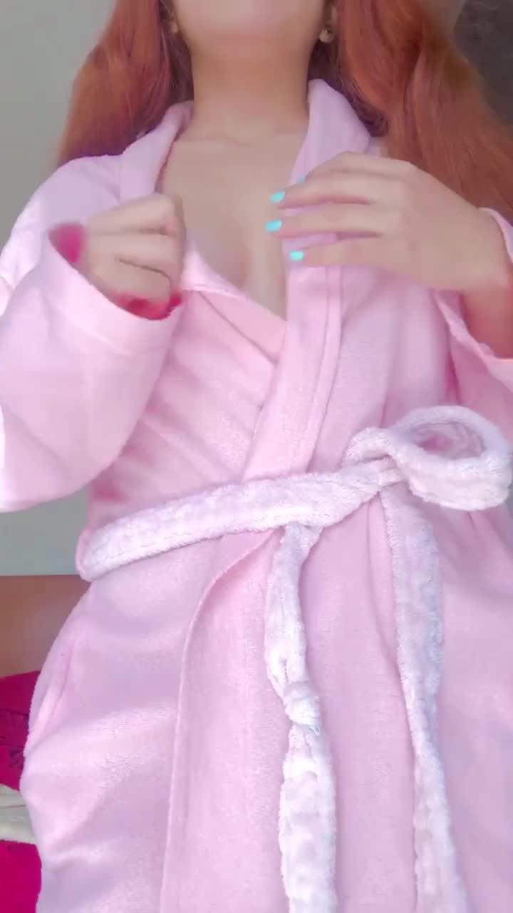 Unpacking the present for you 💕 SC: nymphetxo1