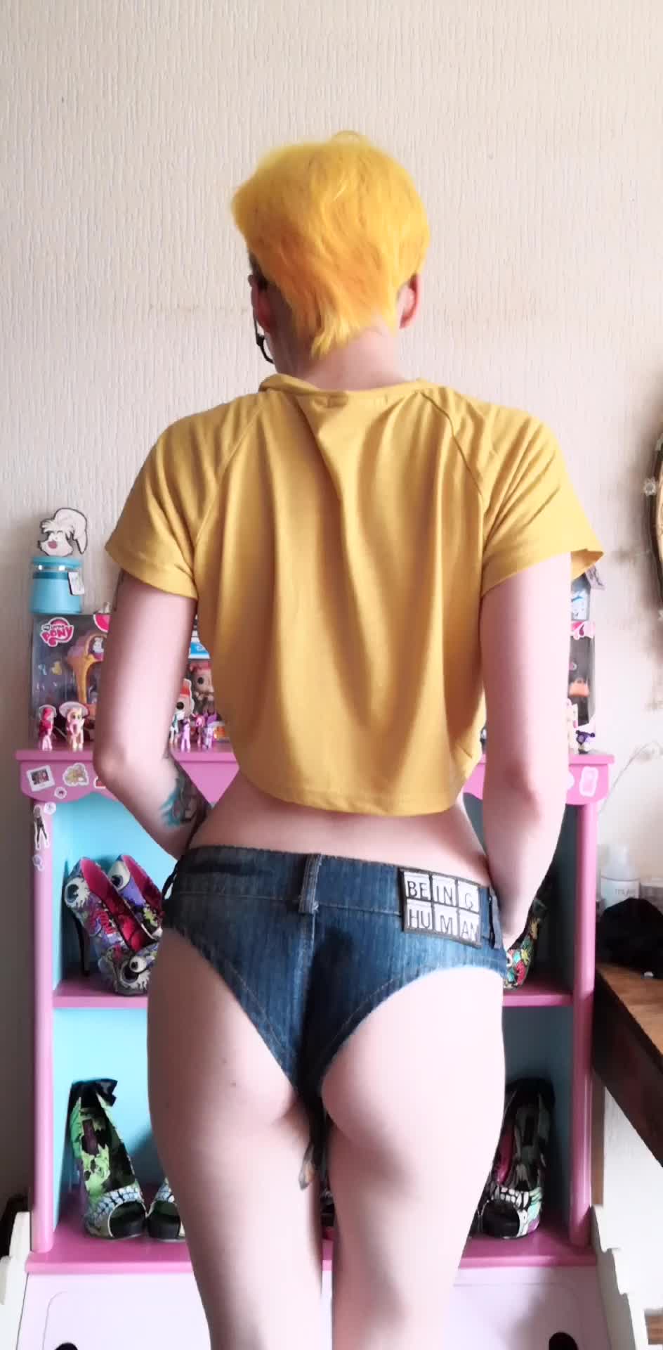 Yellow Hair, Don't Care 24