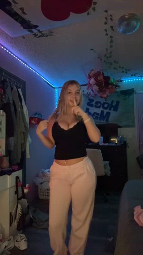 Boobs Bouncing Tits TikTok White Girl Porn GIF by giantballsack22