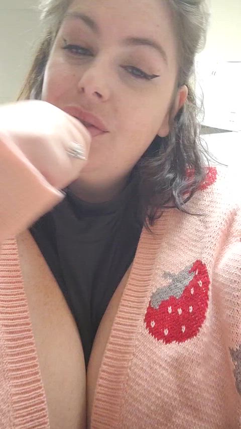 I'm the busty girl you need