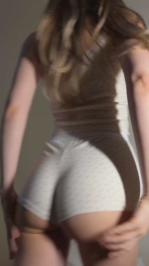 This pajama highlights the right places so well