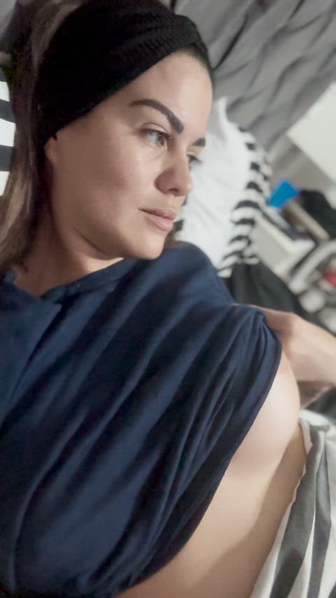 accepting nudes from a 31yo married milf is totally valid