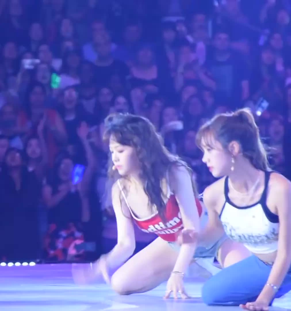 Girls Day Minah - On her knees