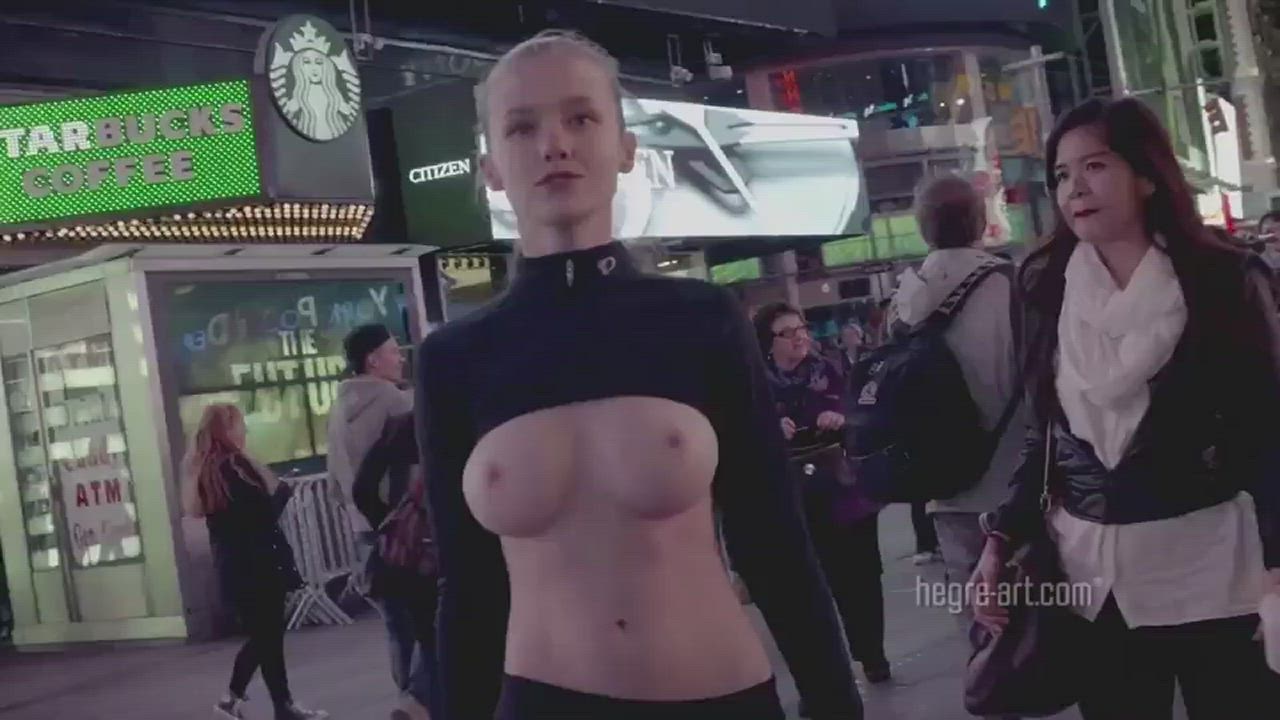 Pornstar Emily Bloom in Times Square