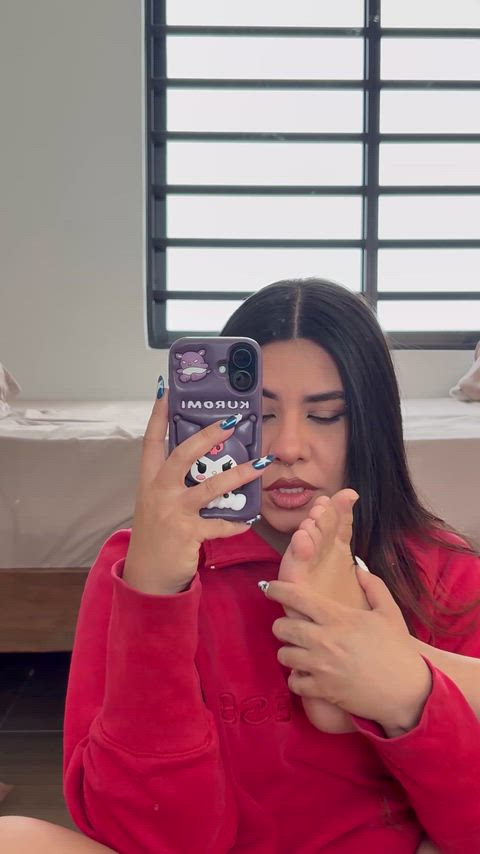 I'm ready to suck my toes forever, they're too tasty