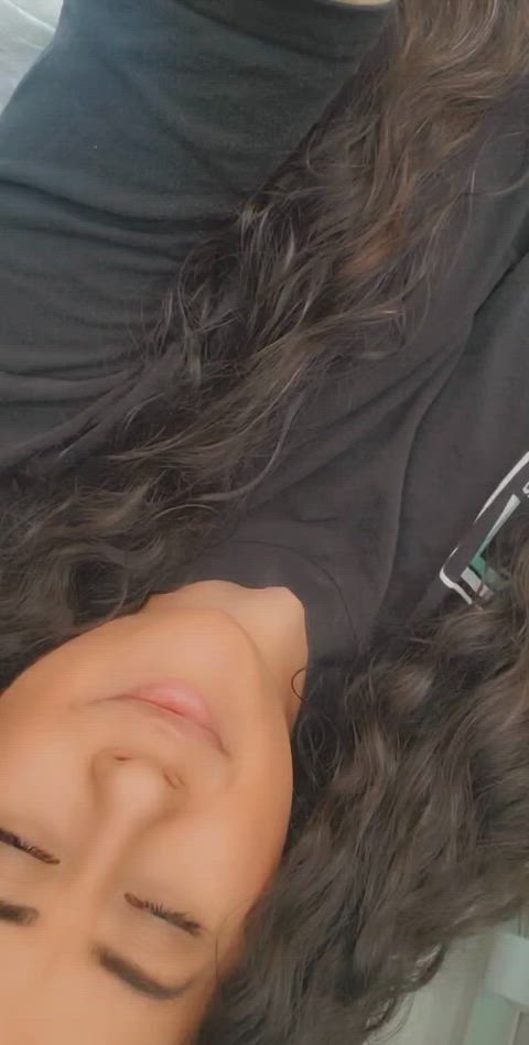 Oversized T-shirts & all this body underneath 😈