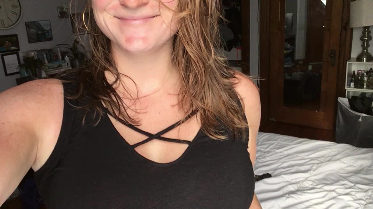 Happy Friday! Here are some tits 😘