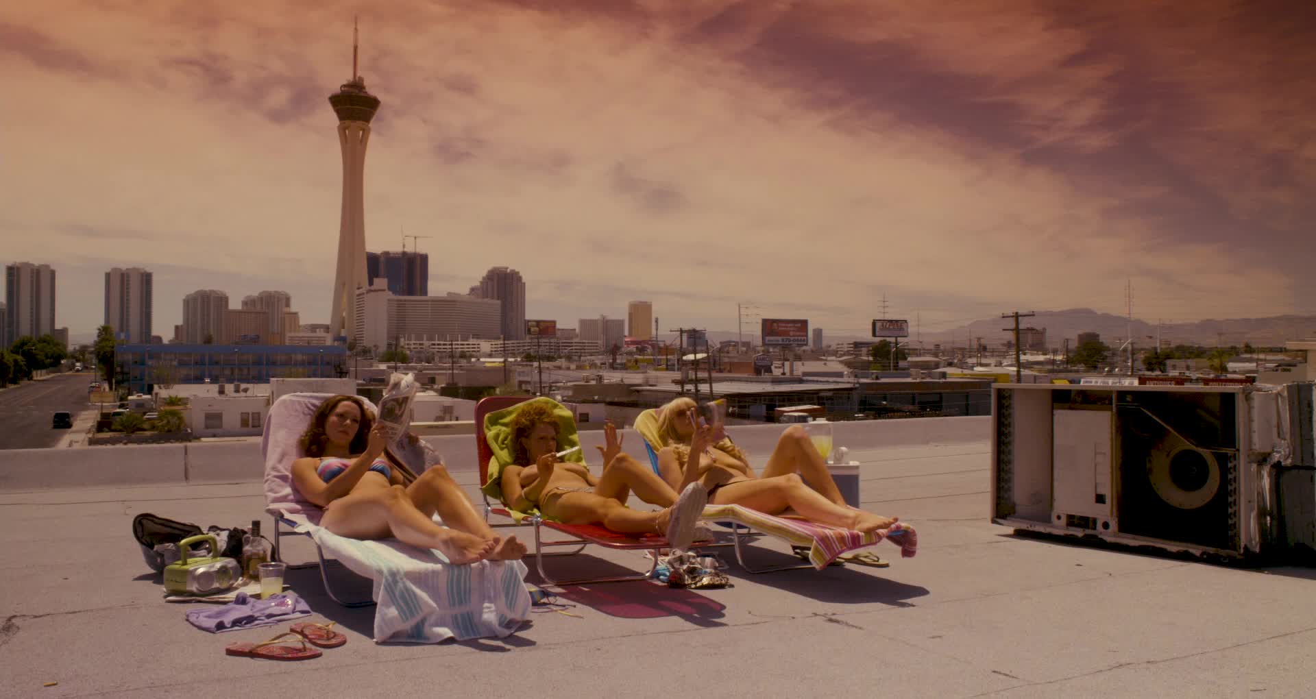 Laura Prepon and Jo Newman topless in Lay The Favorite
