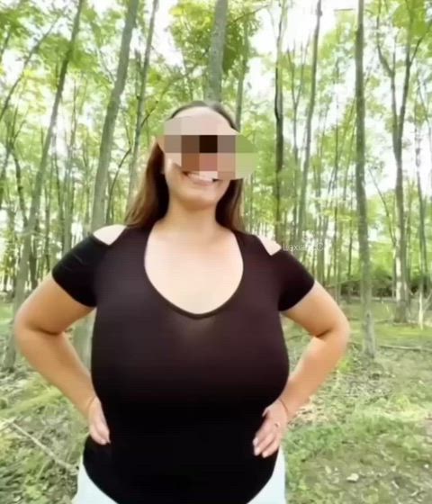 Walks in the park are more fun with my tits out