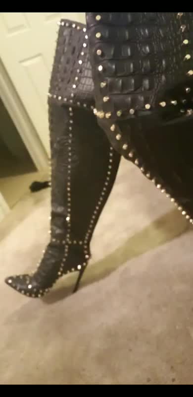 HOT DOMINANT CROSSDRESSER LOOKING FOR SLAVES TO PLEASE AND WORSHIP MISTRESS. DAILY TASKS, ONLINE DOMINATION, HUMILIATION, PICS/VIDS...SERIOUS SUBS ONLY. KIK KACEYD237. SNAPCHAT CDLV23.