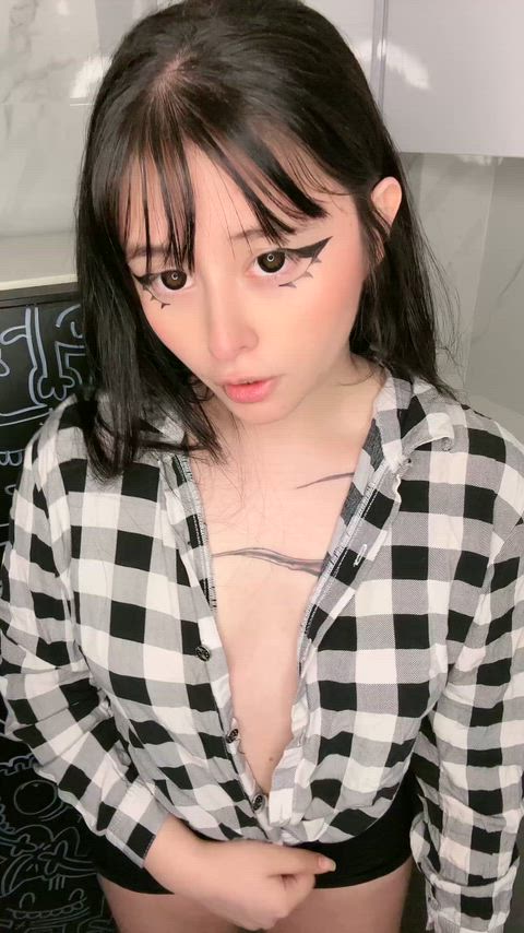 Cum on my face while I make an ahegao face