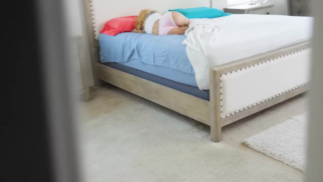 Kali Roses ‒ Horny Teen Step Daughter Kali Roses Has Quality Time with Daddy