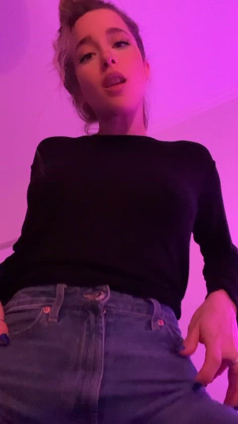 Letting you look a second longer 😜 do you like what you see? 👀