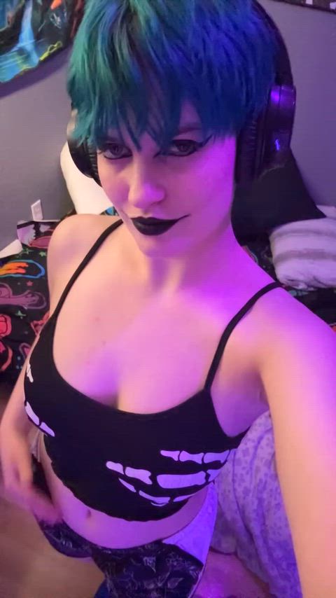 Titty drop from a goth girl