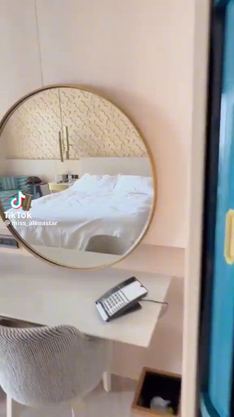 @miss_alenastar