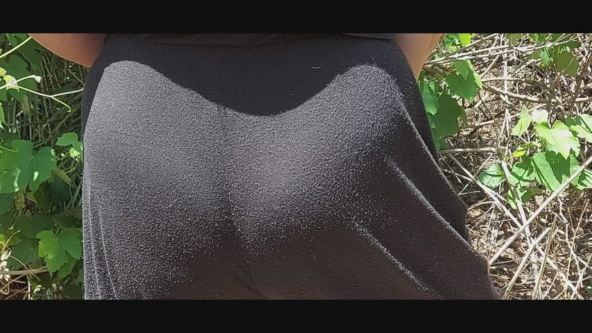 Outdoor pussy flash