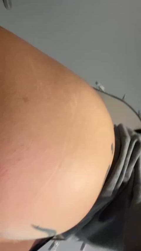 My wife has the strongest sweatiest asshole ever🤤🍑