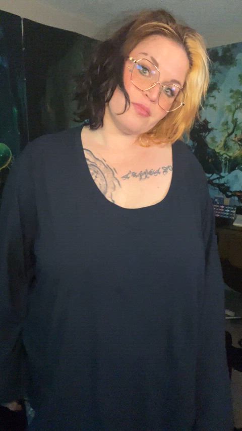 I’m SO nervous to post sans makeup, but here’s how I look when I roll out of bed; hope you’d still stay the night!;)