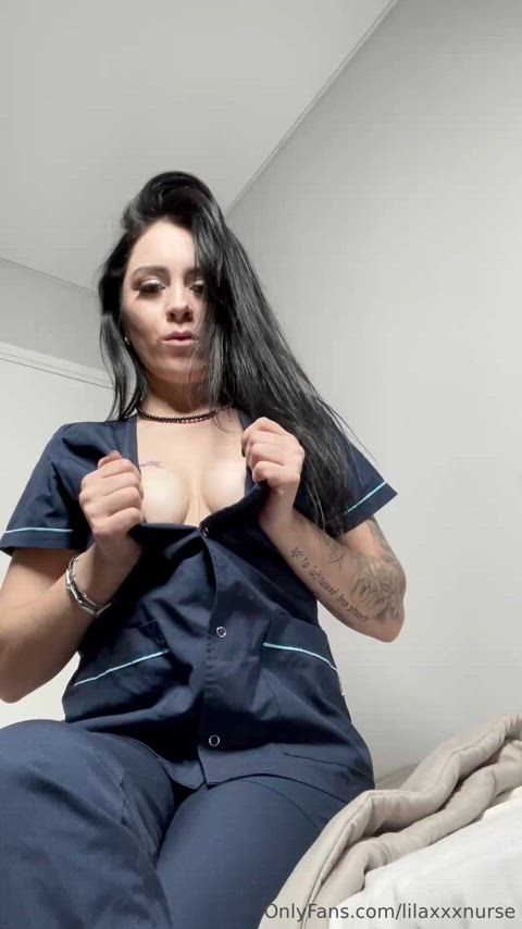 Just a lonely inked momma near campus, who’s into older vibes—hmu if you’re older. (f27)