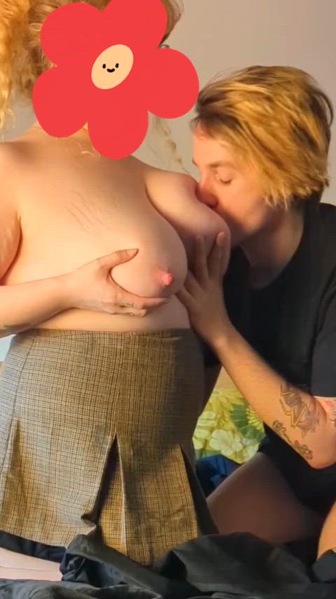 We couldn't help but get messy! No better feeling than having my milkers drained 😍