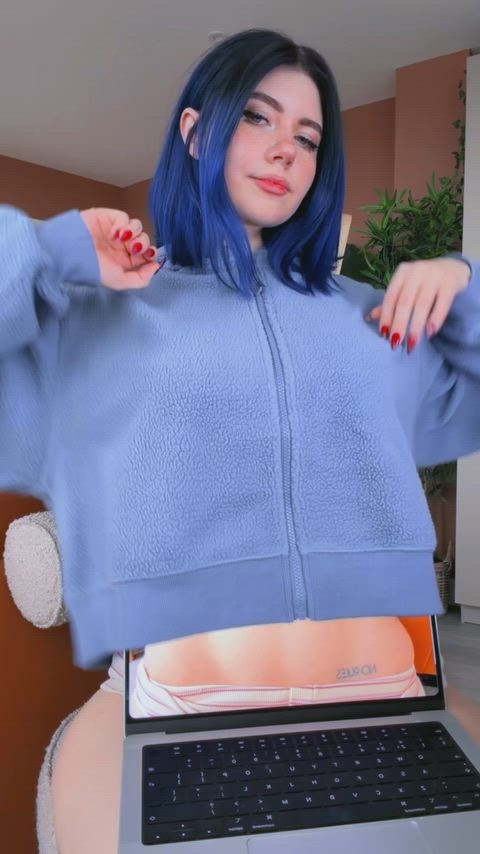 If one tummy tease got you staring… imagine two