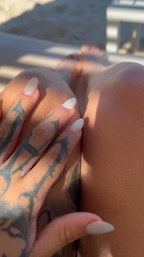 I know y cant stop staring at my feet while you are on the beach