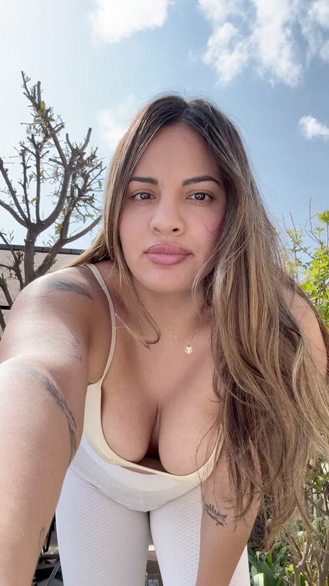 if you were out jogging and saw this, would you stop to fuck me?