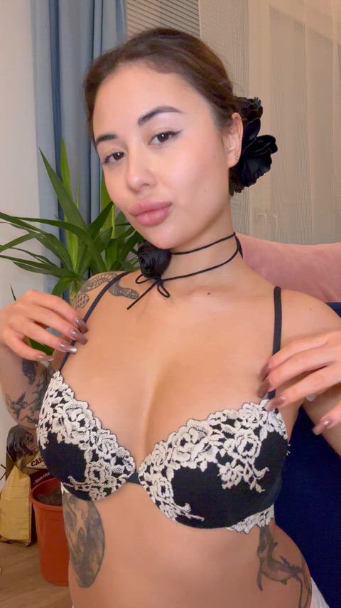 Would you flirt or just keep scrolling?