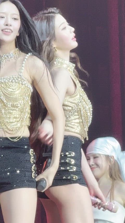 IVE - Wonyoung feat. Yujin