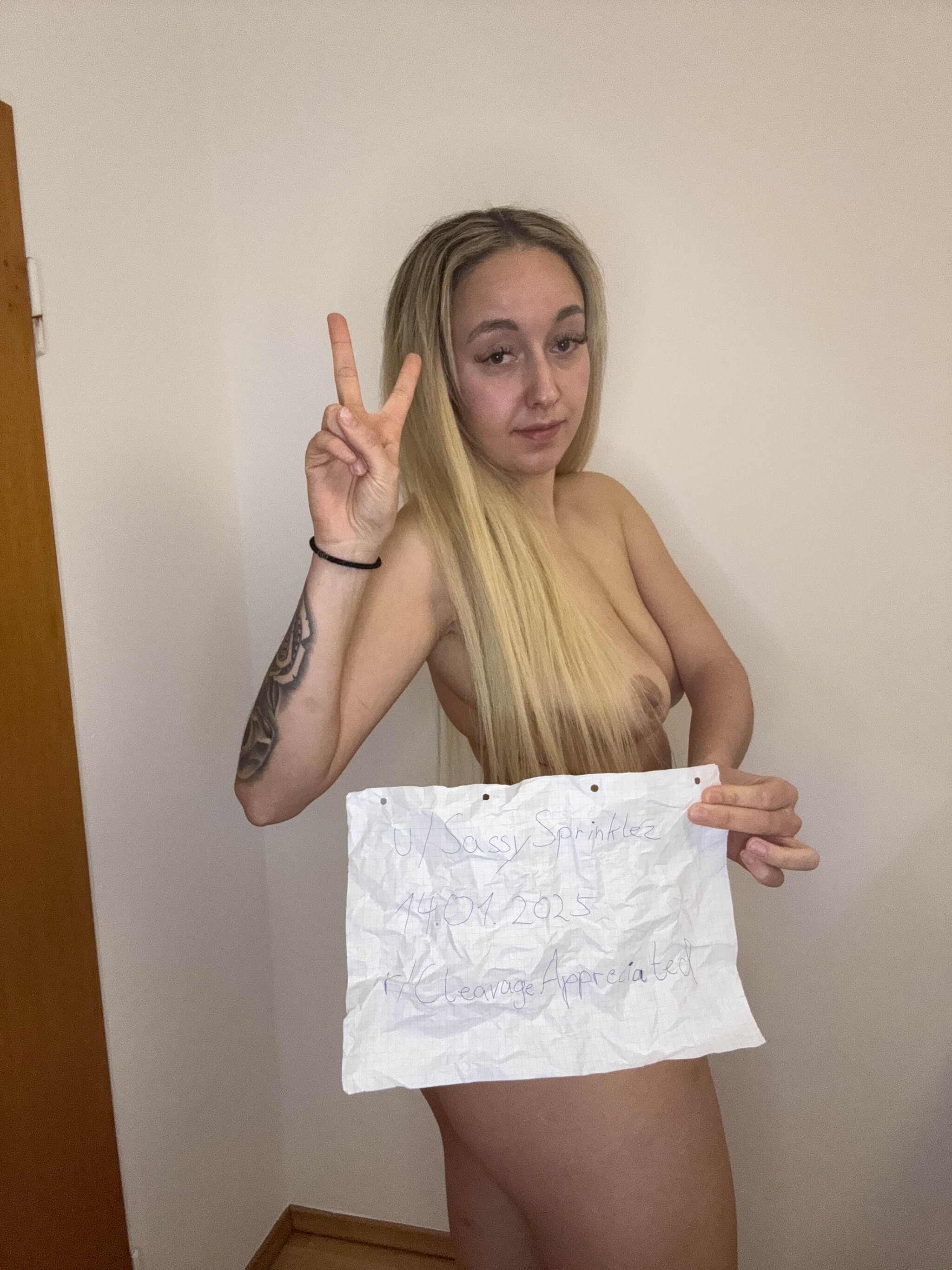 General cleavage onlyfans tits