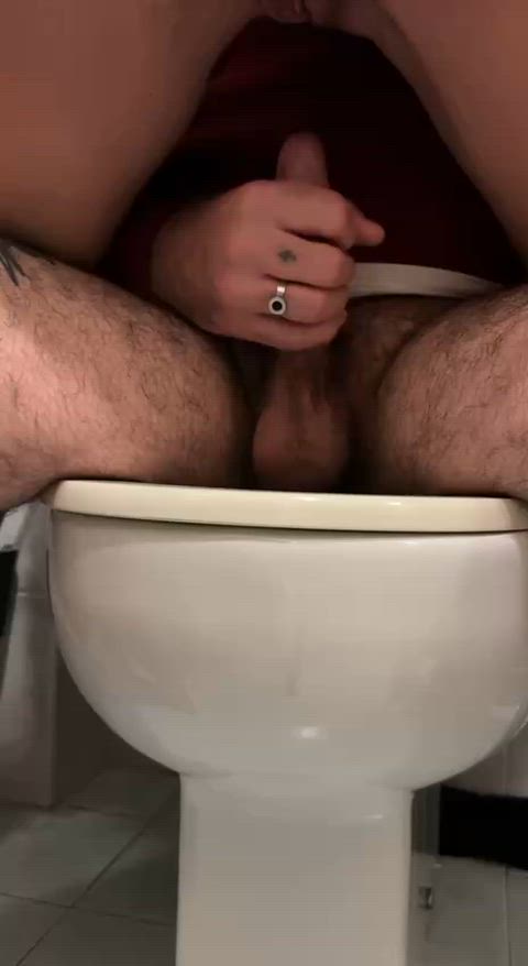 He loves when i clean his cock with pee