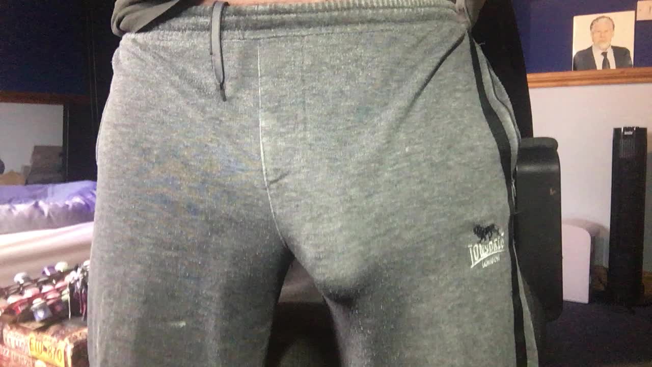 When you’re horny but you can’t masturbate cus your house is full