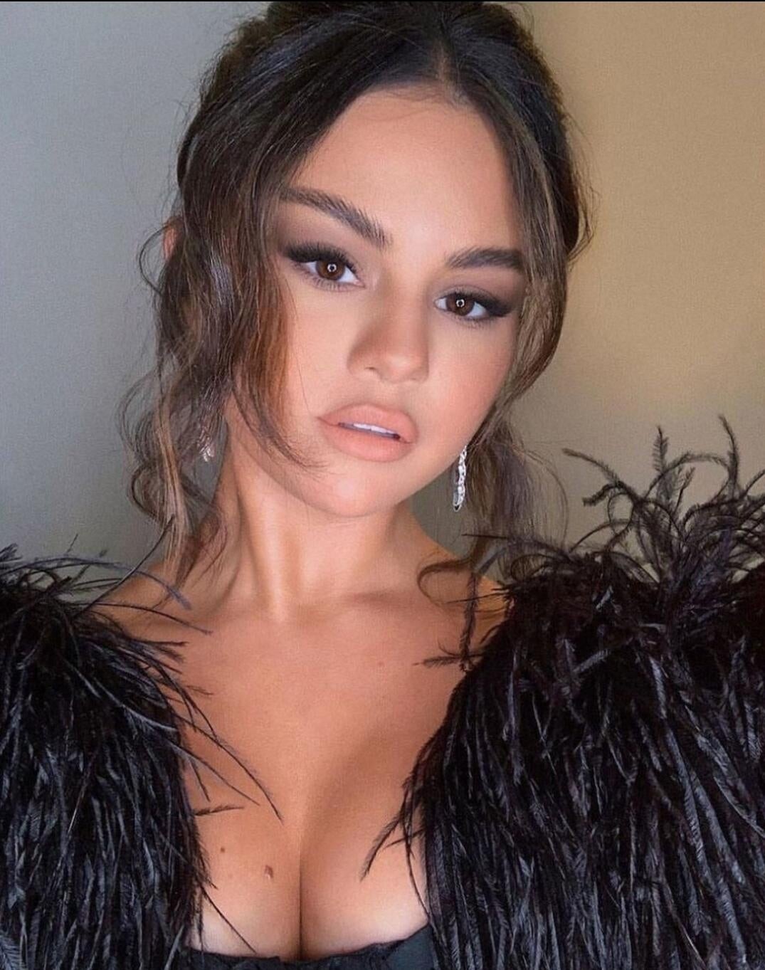 Amateur cleavage dress fake