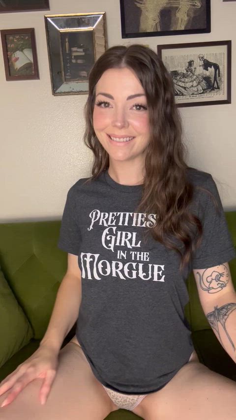 Naughty MILF for your Monday
