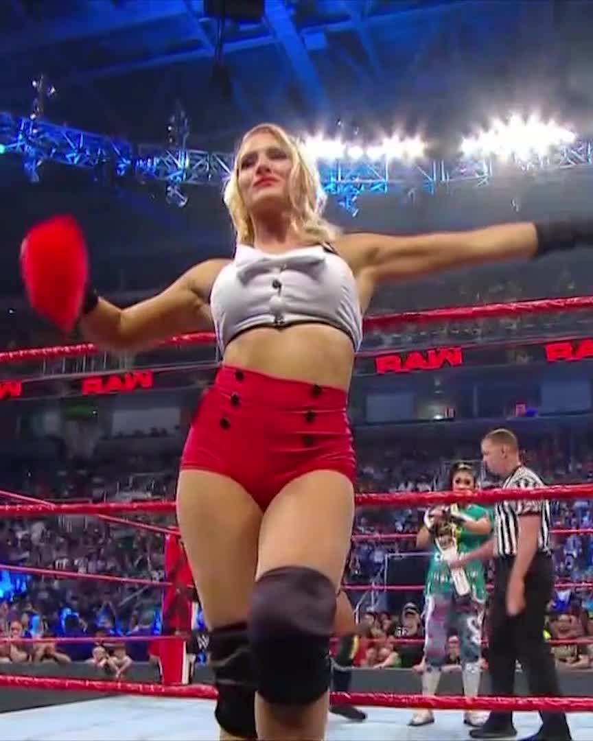 Lacey Evans