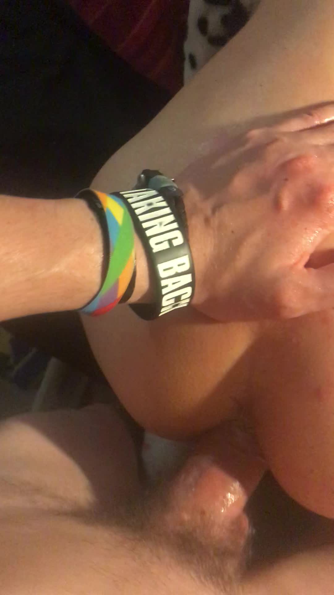 You guys loved the pics my boyfriend took of the view he has while fucking me... so here’s a little video clip from the same angle 👀