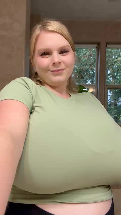 Huge titty drop to end titty Tuesday 😘