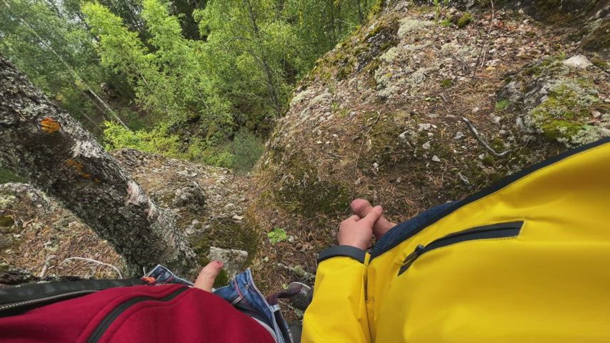 Double pissing on the high hill