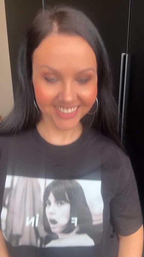 Say "Yeah" if you're over 20 and I'll probably send u my nudes