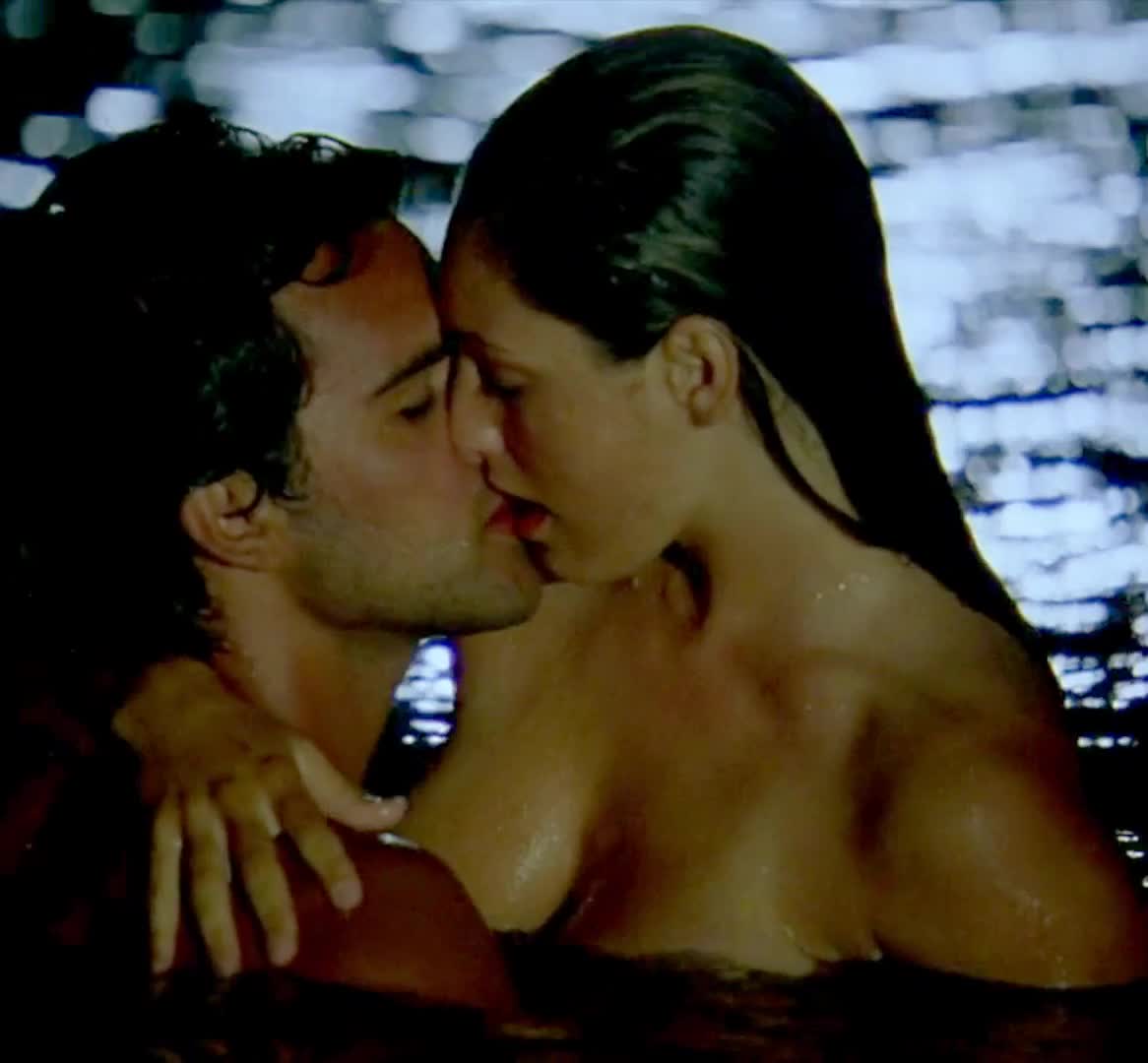 Kelly Brook in Survival Island