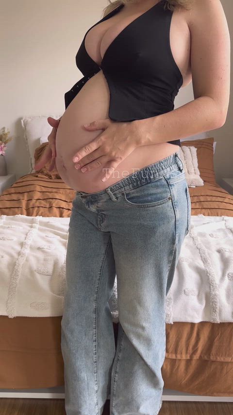 Amateur MILF Pregnant Porn GIF by thefunmilf
