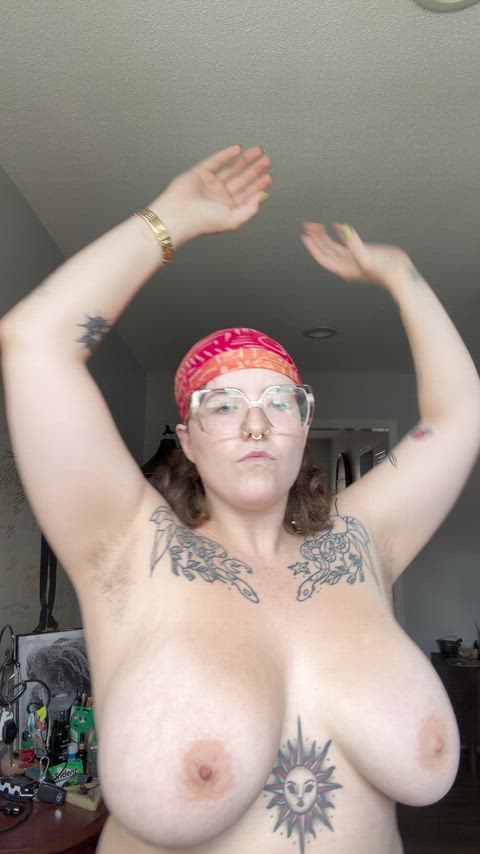 Are you gonna play with my tiddy?