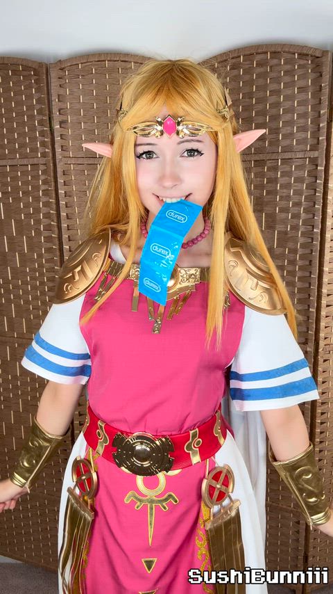 Need some help? (Cosplay by SushiBunniii)