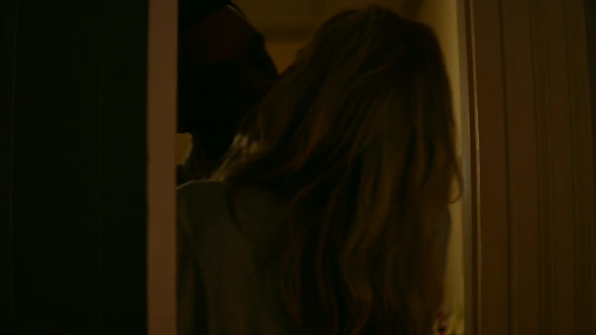 Margot Robbie's Plot in Focus