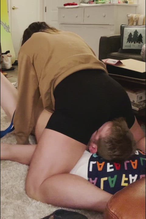 Slave enjoys sniffing my ass