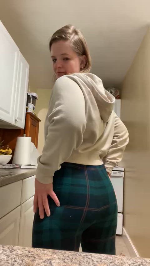 My OF is less than $5, little early holiday treat! Link in bio. Discounted customs over there or message me for your own 💚❤️