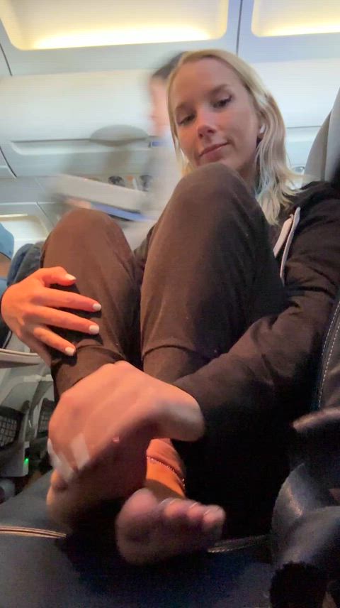 Imagine you got stuck sitting next to THIS the whole flight 🤭