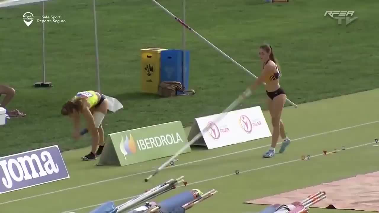 Clara Fernandez Pole Vault