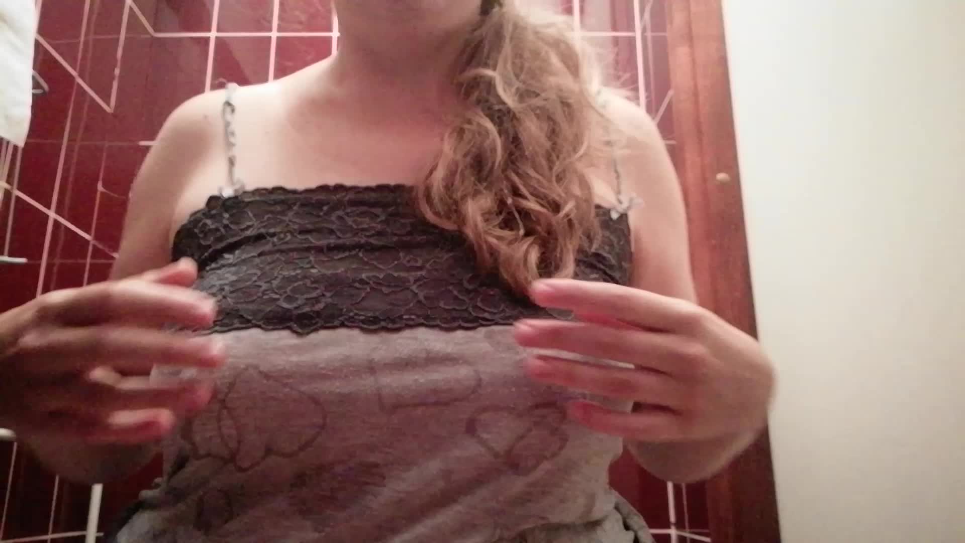 I feel like I'm getting better at doing a titty drop 😁