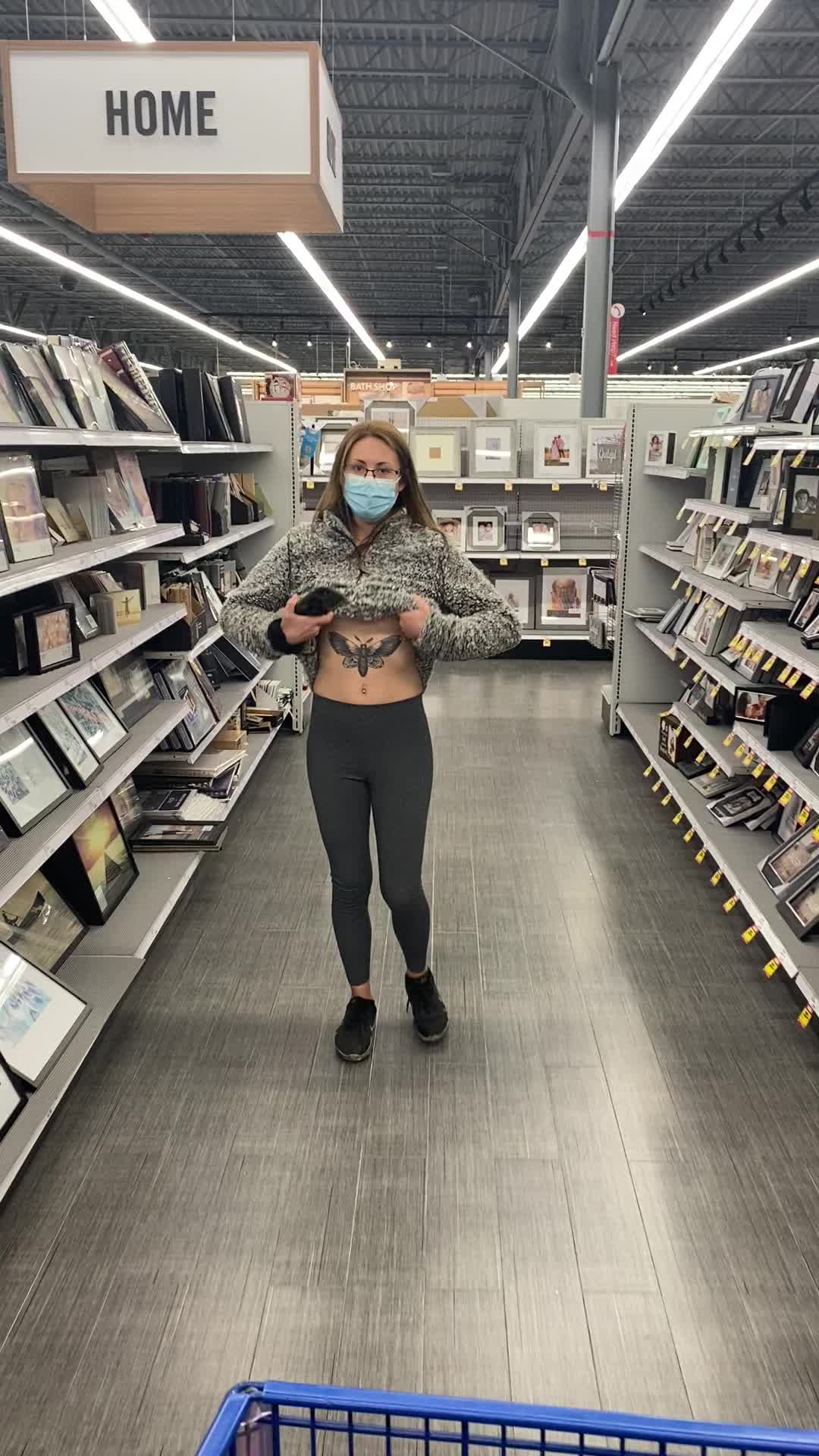 First time public flashing at the store 😉 how’d I do ❤️